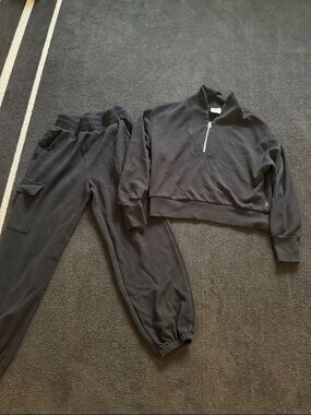 Black Two-Piece Sweat Set - Zip Pullover & Joggers Varley double soft